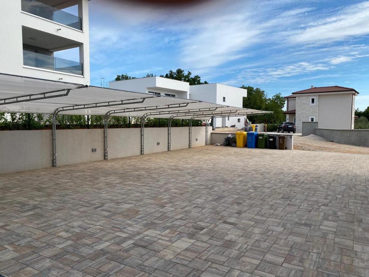 Apartmani Grgic On The Adress Branka Fucica 96 Malinska Exterior photo